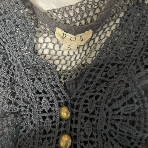 NWOT POL Cotton Gauze Distressed Hem Flowy Gray Sleeveless Top. Size Small - Picture 7 of 8